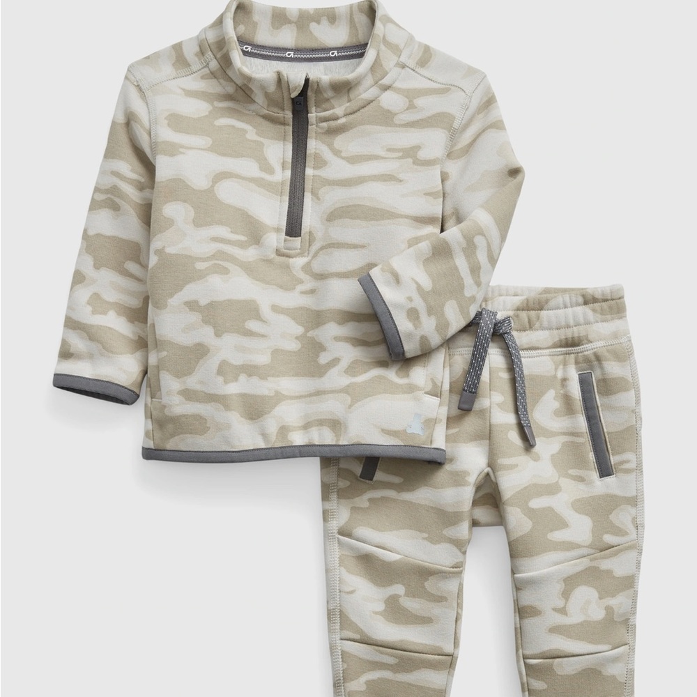 Gap Fit Baby Camo Cozy Sweat Set Size 12-18 months